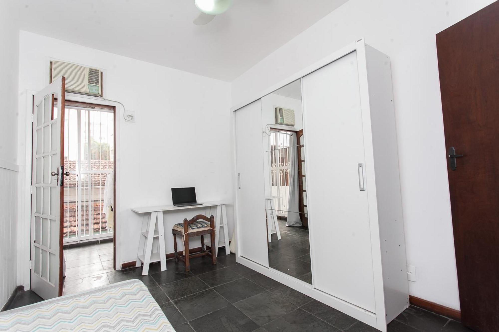 Espaco Sideral - Quartos Com Ar-condicionado, 5min Estadio Maracana, 8min Uerj, Shopping, 12min Metro, Wi-fi 300mbp, Ampla Area Comum Com Cozinha - Pratico E Confortavel Río de Janeiro